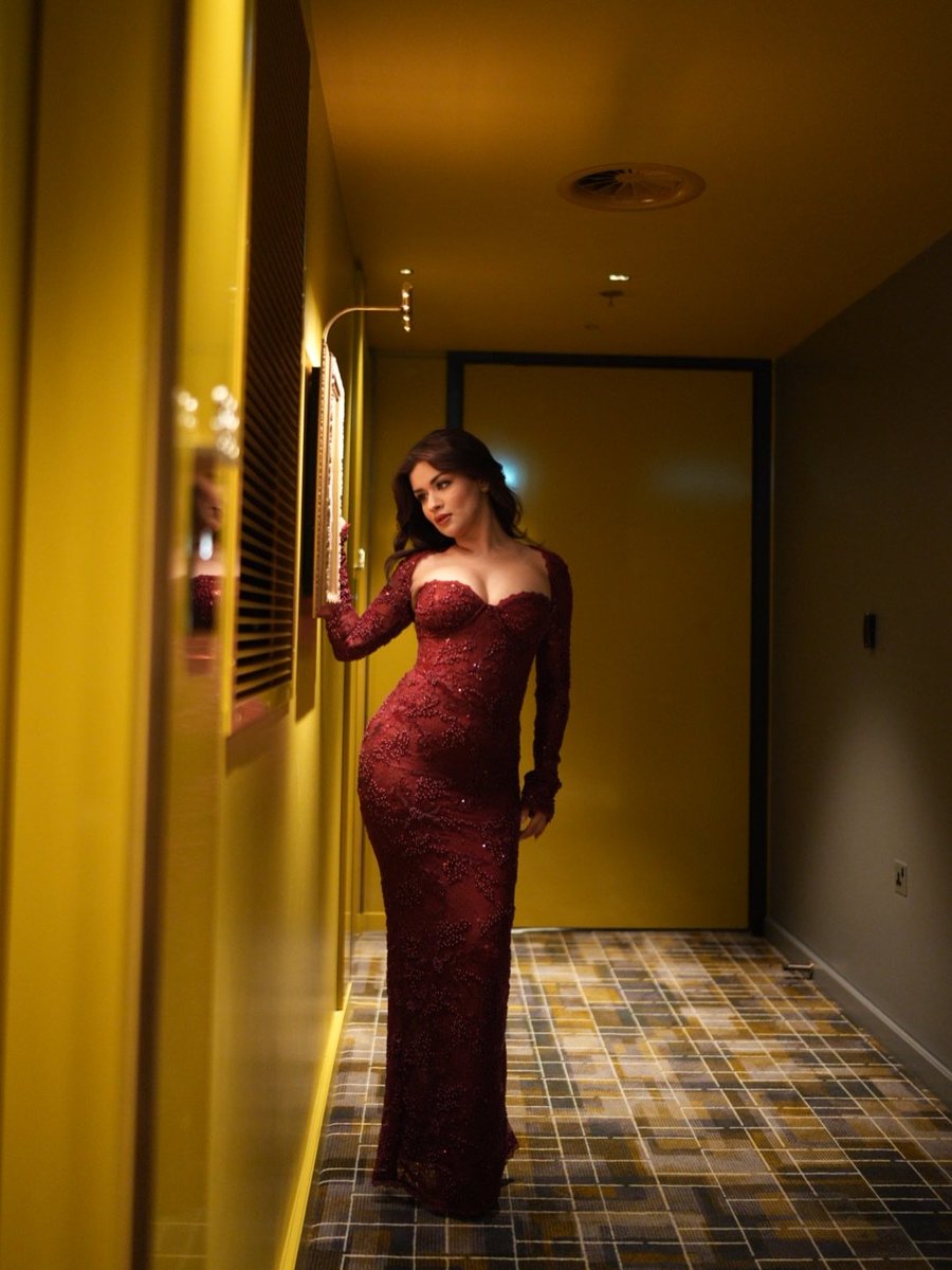 AvniSimp4Ever's tweet photo. The queen in every sense of the word. Beautiful, commanding and impossible to take your eyes off. #AvneetKaur https://t.co/LBGR6j5wJ3