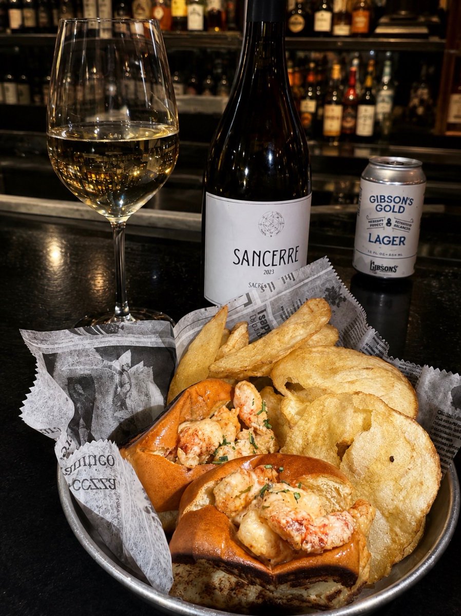 HugosFrog's tweet photo. Happy Hour, and make it $5. 🐸 Crispy shrimp, sriracha mayo and Kennebec potato chips. The Shrimp Po Boy is just $5 during Mr. Frog’s 4-5-6 Happy Hour, Sunday through Thursday from 3–6pm. https://t.co/9F6J4yFCLr