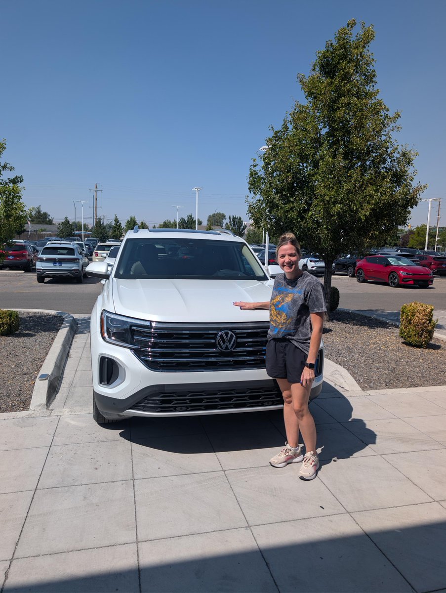 lithiavwreno's tweet photo. Cheers to the next chapter and all the drives ahead. 🚗✨ #LithiaVWOfReno #RenoNV #NewRide #CarShopping https://t.co/gP5BldiACh