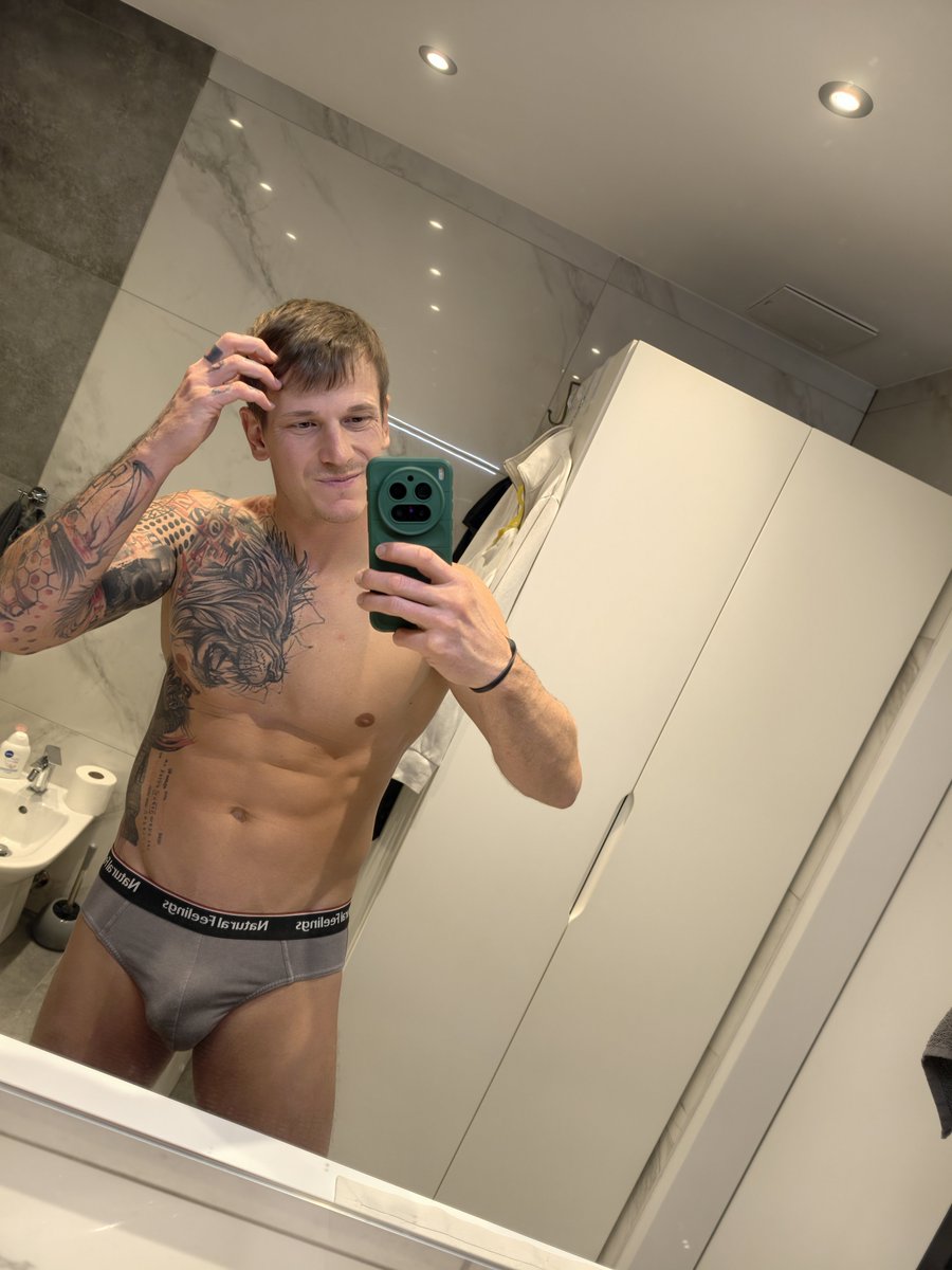 InkRebel_01's tweet photo. gute Nacht 😉🔥

#gayguy #hotman #inkedman #underwearmodel #shirtless #gayporn https://t.co/drBLeBTFE4