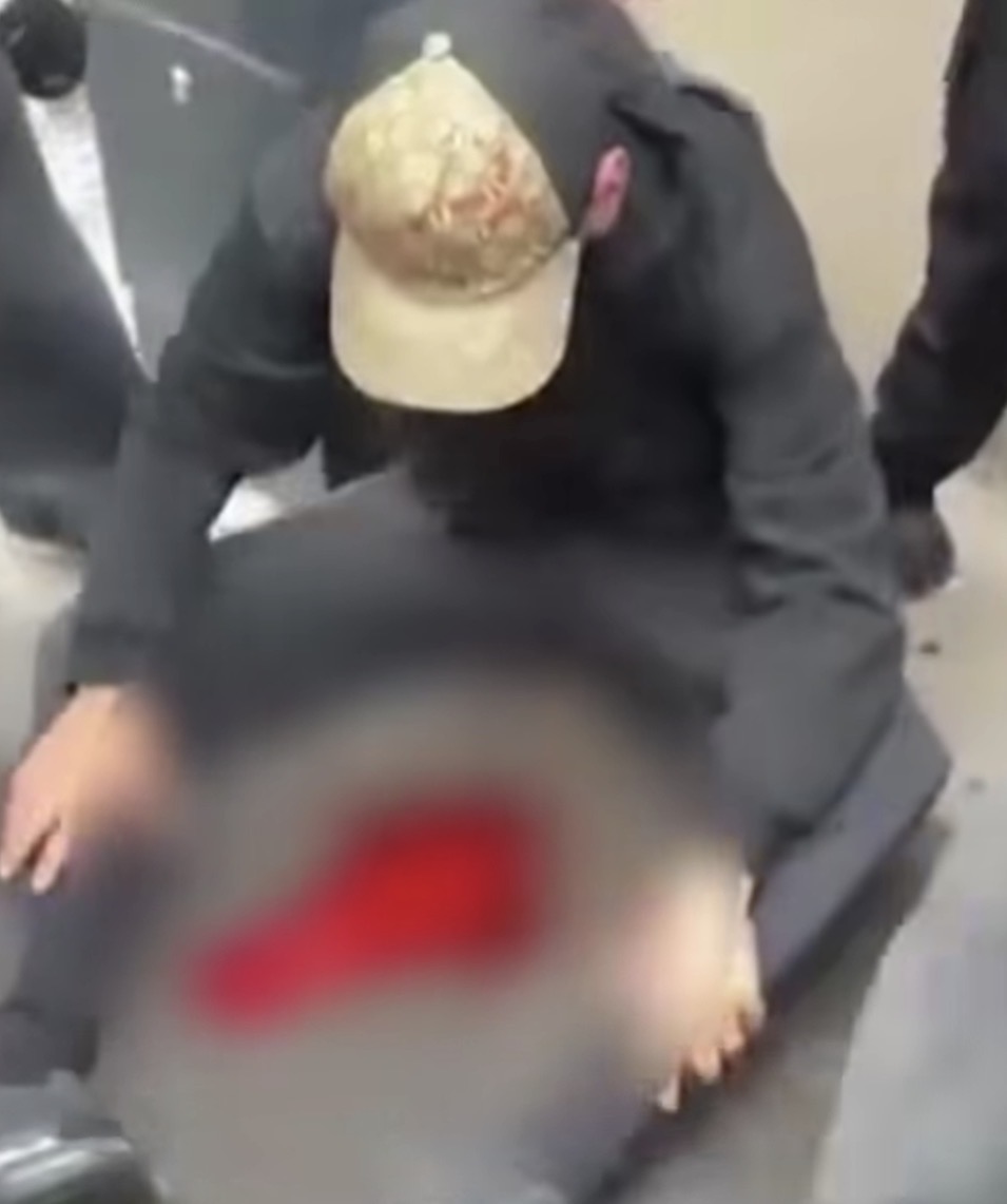 ShadesFrance's tweet photo. 🚨 INO CASABLANCA s’exprime à son tour sur les VIOLENCES POLICIÈRES dans le contexte de la mobilisation des lycéens

🗣️ “Formez bien les policiers et arrêtez de recruter des débiles complexés remplis de haine.

Tous les jours, ils font les cow-boys, ne rêvent que de se défouler sur nous, et aucun représentant de l’État ne veut admettre que leur police est incapable d’assurer la sécurité de tous.”