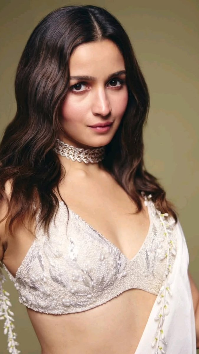 Beautyglam69's tweet photo. Alia Bhatt https://t.co/nNuiEUoXYH
