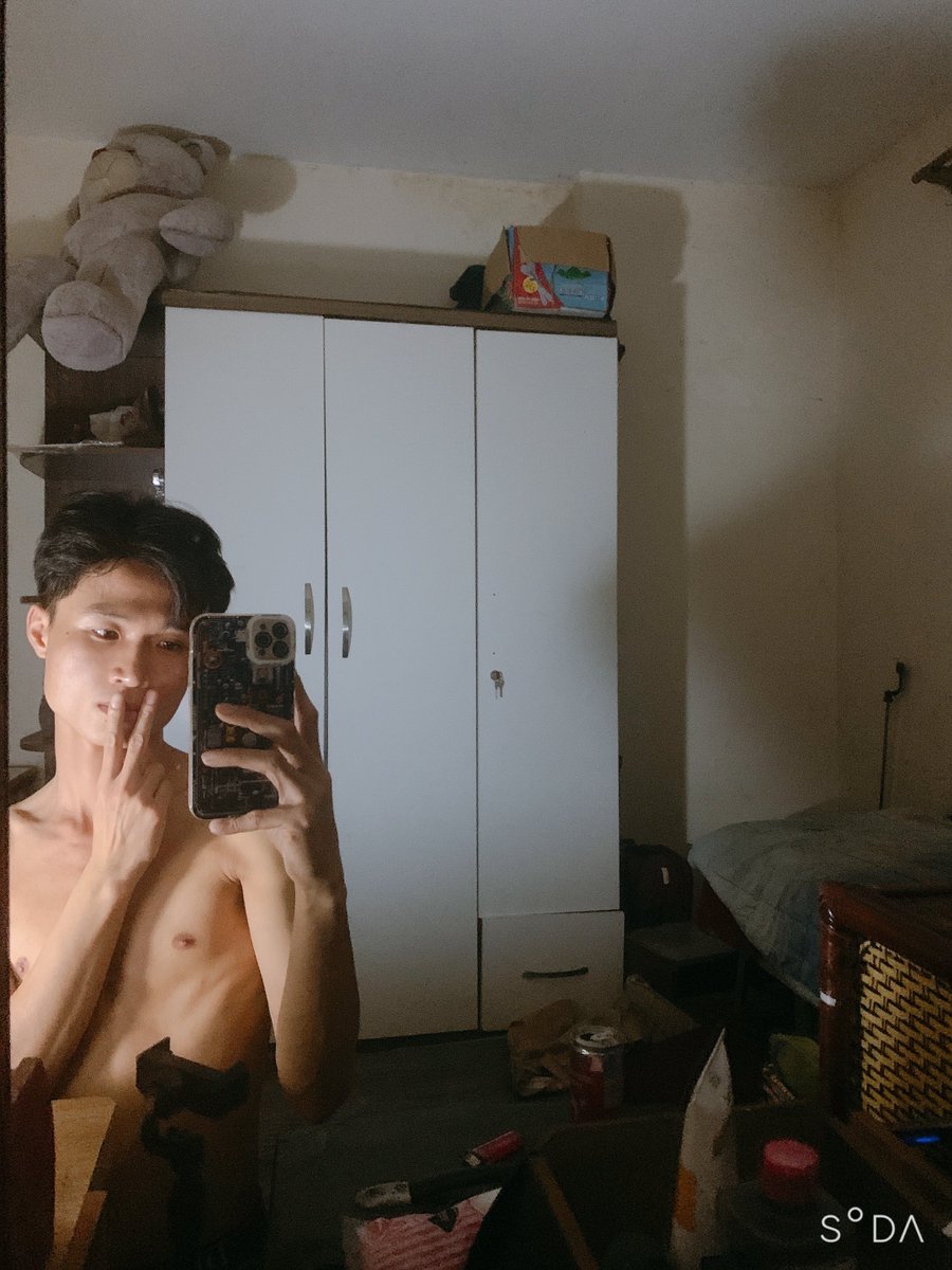 tha68398's tweet photo. Thằng nhóc hư đốn... 🤭 https://t.co/BPWcVgZJLv