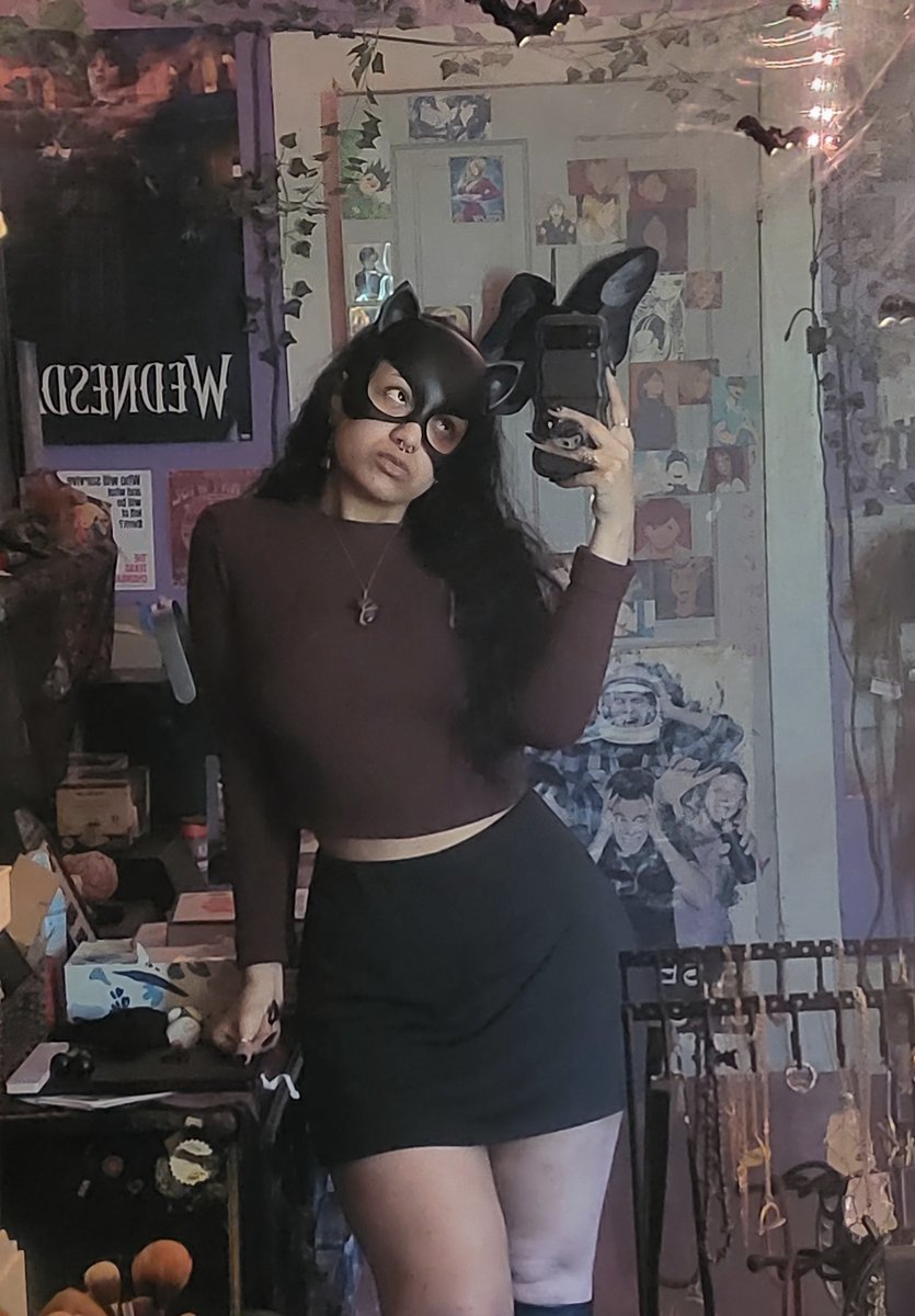 ghostiespriv's tweet photo. im considering catwoman for halloween.. https://t.co/o2RKTXeWDz