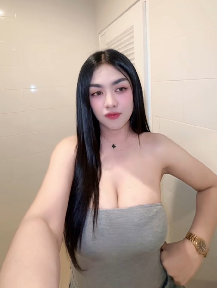 Nuania_aaa's tweet photo. นมงู ก็มีให้ ไม่สนใจหน่อยหรอคะ 🥺🍼🐍 #สาวสองกทม https://t.co/eL0HrhmhET