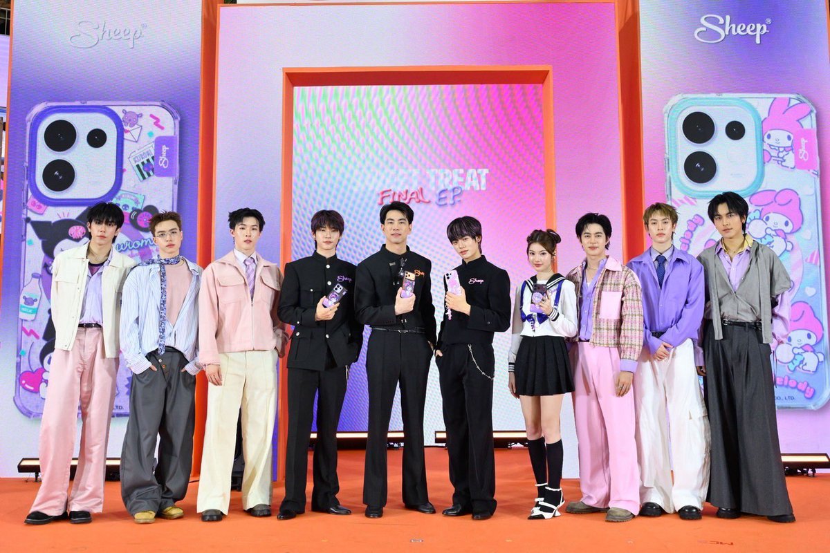 LookAround_TH's tweet photo. ตี๋ตี๋ – ป๋อ แทคทีม PROXIE และเหล่าคนดัง เปิดโหมดโมเมนต์หวานในงาน “SHEEP SWEET TREAT  Final EP.”

🔗 https://t.co/cDspqqALvS

SHEEP SWEET TREAT  FINAL EP
#SHEEPxTeeTeePor #SHEEPxTTP 
#teeteepor #twnpich #porsuppakarn 
#SHEEPxPROXIE #PROXIEth

ทำเอาโลกออนไลน์แทบแตกตั้งแต่SHEEP เปิดตัว “ตี๋ตี๋ – วันพิชิต นิมิตภาคภูมิ” และ “ป๋อ – ศุภการ จิรโชติกุล” ในฐานะพรีเซ็นเตอร์คู่ล่าสุดของแบรนด์ ร่วมถ่ายทอดคาแรกเตอร์ Kuromi และ My Melody กระแสตอบรับจากแฟน ๆ มาแรงจนแฮชแท็ก SHEEPxTeeTeePor   ขึ้นเทรนด์บน X (Twitter) ถึงอันดับ #4 Worldwide และ #1 Thailand  ก่อนที่ทั้งคู่จะมาปรากฏตัวในงานอีเว้นต์เสียอีก