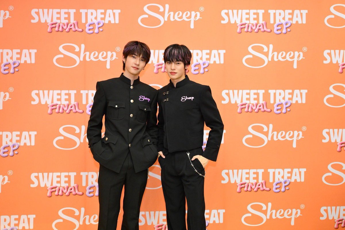 LookAround_TH's tweet photo. ตี๋ตี๋ – ป๋อ แทคทีม PROXIE และเหล่าคนดัง เปิดโหมดโมเมนต์หวานในงาน “SHEEP SWEET TREAT  Final EP.”

🔗 https://t.co/cDspqqALvS

SHEEP SWEET TREAT  FINAL EP
#SHEEPxTeeTeePor #SHEEPxTTP 
#teeteepor #twnpich #porsuppakarn 
#SHEEPxPROXIE #PROXIEth

ทำเอาโลกออนไลน์แทบแตกตั้งแต่SHEEP เปิดตัว “ตี๋ตี๋ – วันพิชิต นิมิตภาคภูมิ” และ “ป๋อ – ศุภการ จิรโชติกุล” ในฐานะพรีเซ็นเตอร์คู่ล่าสุดของแบรนด์ ร่วมถ่ายทอดคาแรกเตอร์ Kuromi และ My Melody กระแสตอบรับจากแฟน ๆ มาแรงจนแฮชแท็ก SHEEPxTeeTeePor   ขึ้นเทรนด์บน X (Twitter) ถึงอันดับ #4 Worldwide และ #1 Thailand  ก่อนที่ทั้งคู่จะมาปรากฏตัวในงานอีเว้นต์เสียอีก