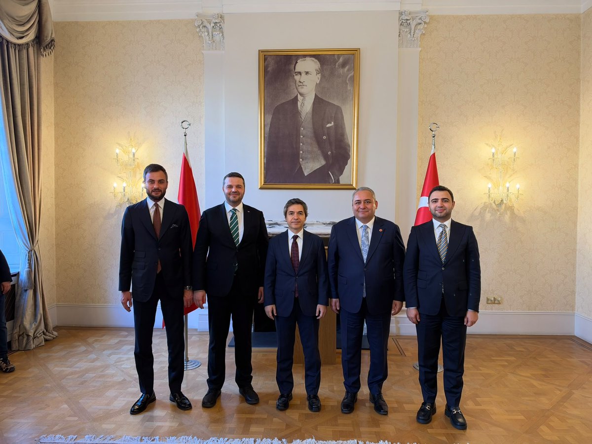 AkKeciorenResmi's tweet photo. İngiltere’deki temasları kapsamında; 

İlçe Başkanımız Sayın Ömer Faruk İslam, Keçiören Belediye Başkanımız Sayın Dr. Mesut Özarslan ve belediye yöneticilerimiz, Londra Büyükelçimiz Sayın Osman Koray Ertaş’ı ziyaret ettiler.

Sayın Büyükelçimize hoş sohbeti ve nazik misafirperverliği için teşekkür ediyor, çalışmalarında başarılar diliyoruz.

@RTErdogan
@hakanhanozcan
@erhansarigol
@AkpartiAnkara
@omerfarukislam
@OzarslanMesut
