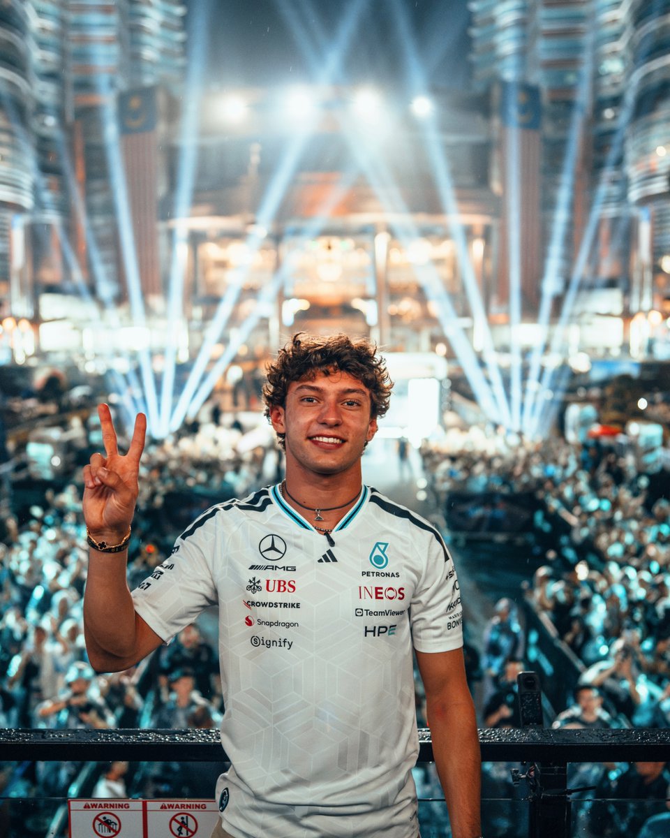 MercedesAMGF1's tweet photo. F1 is BACK in Malaysia 🇲🇾💚 https://t.co/wsi89KK3XW