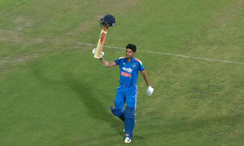 Adityakrsaha's tweet photo. Scoring a double hundred in ODI as a Captain and that too while chasing a mammoth total of 400+

Take bow, Shubman 🫡🫡 https://t.co/1h7BpuUPqc