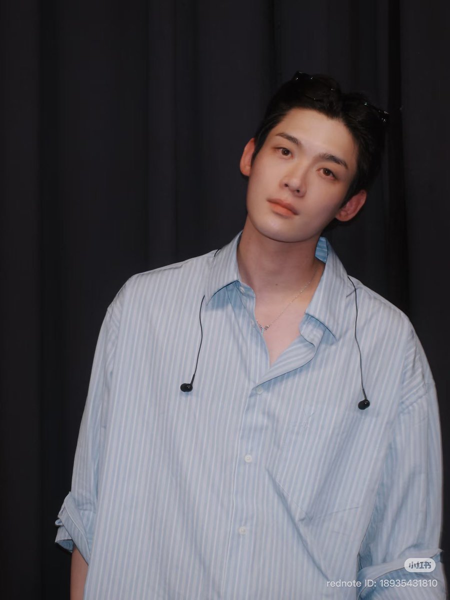 Nhi7cute's tweet photo. 파리에 잘 도착해서 다행이야. 비행 피로 잘 풀고 푹 쉬어! 🩵🩵🩵

KIM YOON SIK PARIS FASHION WEEK  #KIMYOONSIKPFWSS27 #YoonSikInParis https://t.co/Y8j7WqJSHd