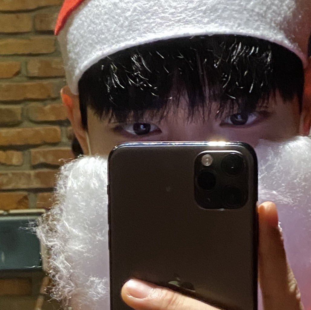 avocado_o9's tweet photo. 과거 알바시절  #맘눌뎀 #디엠 https://t.co/F72oWYf2Ac