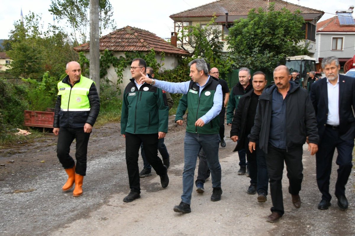 dsi_3_blgmd's tweet photo. Genel Müdür Yardımcımız Sn Cengiz Han Kılıçaslan beraberindeki teknik personelle birlikte #Sakarya #Akyazı #Mudurnu Çayı, #Hendek #Dinsiz Deresi, #Karapürçek #Kanlıçay ve #Karasu #Darıçayırı'nda aşırı yağışlardan etkilenen alanları yerinde inceledi. https://t.co/wWihF1YhxL