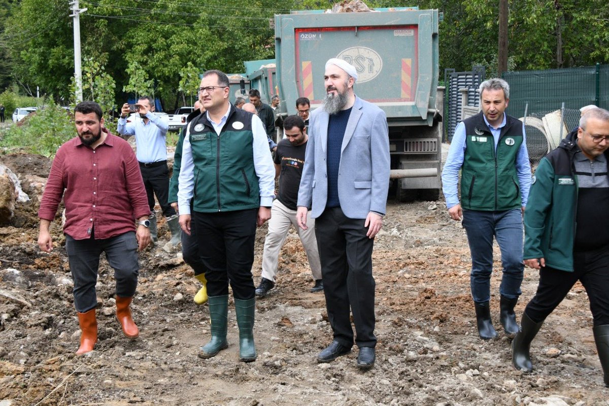 dsi_3_blgmd's tweet photo. Genel Müdür Yardımcımız Sn Cengiz Han Kılıçaslan beraberindeki teknik personelle birlikte #Sakarya #Akyazı #Mudurnu Çayı, #Hendek #Dinsiz Deresi, #Karapürçek #Kanlıçay ve #Karasu #Darıçayırı'nda aşırı yağışlardan etkilenen alanları yerinde inceledi. https://t.co/wWihF1YhxL
