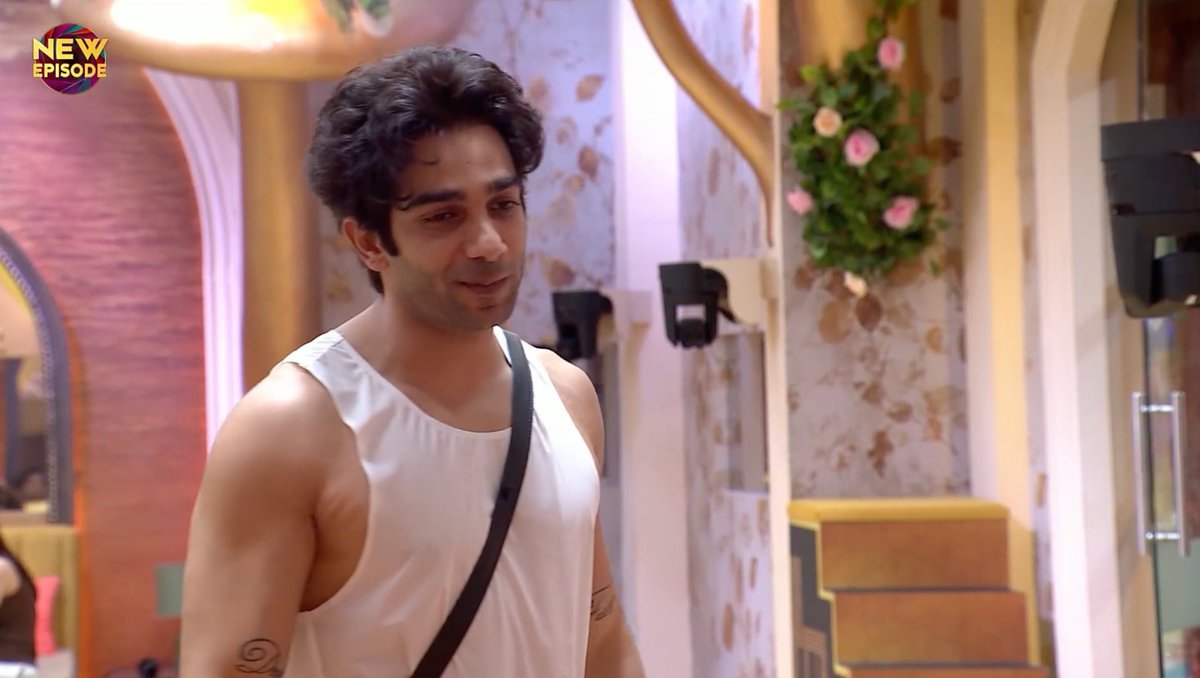 srj478870's tweet photo. Qazi " ke khilaf sab ko bhadka raha hai 

Is aman ka - yehi content hai ganda hai 

#Biggboss20 #QaziTouqeer https://t.co/kHDXkLtWrT