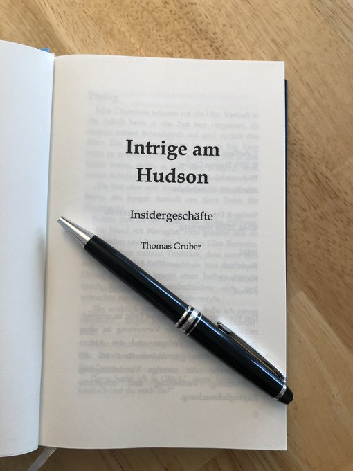 ThomasGruber's tweet photo. Mein Erstling von 2019. Die erste John-Chambers-Geschichte. Heute stellte ich ein Exemplar in den öffentlichen Bücherschrank. Falls es jemand mitnimmt: Viel Freude beim Lesen. Bücher wollen gelesen werden. Und sollen weiterwandern. https://t.co/2YlP1LZR8m