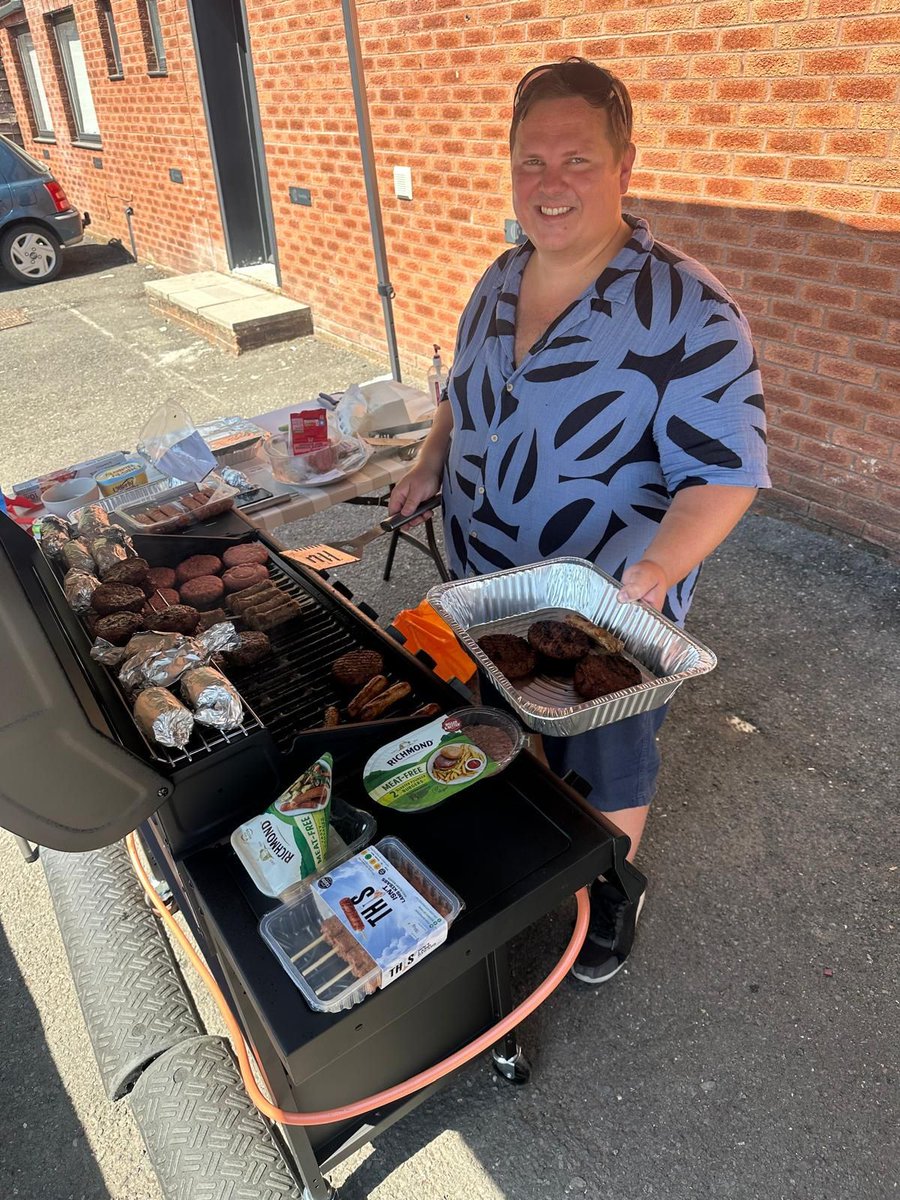 Southbyaudio's tweet photo. It's rare we're all together at Southby HQ (albeit still missing a few) so while the weather was good, we thought it was good squeeze in our Summer BBQ. Even the truck drivers ready to be loaded/unloaded joined in. https://t.co/0frJTOv23C