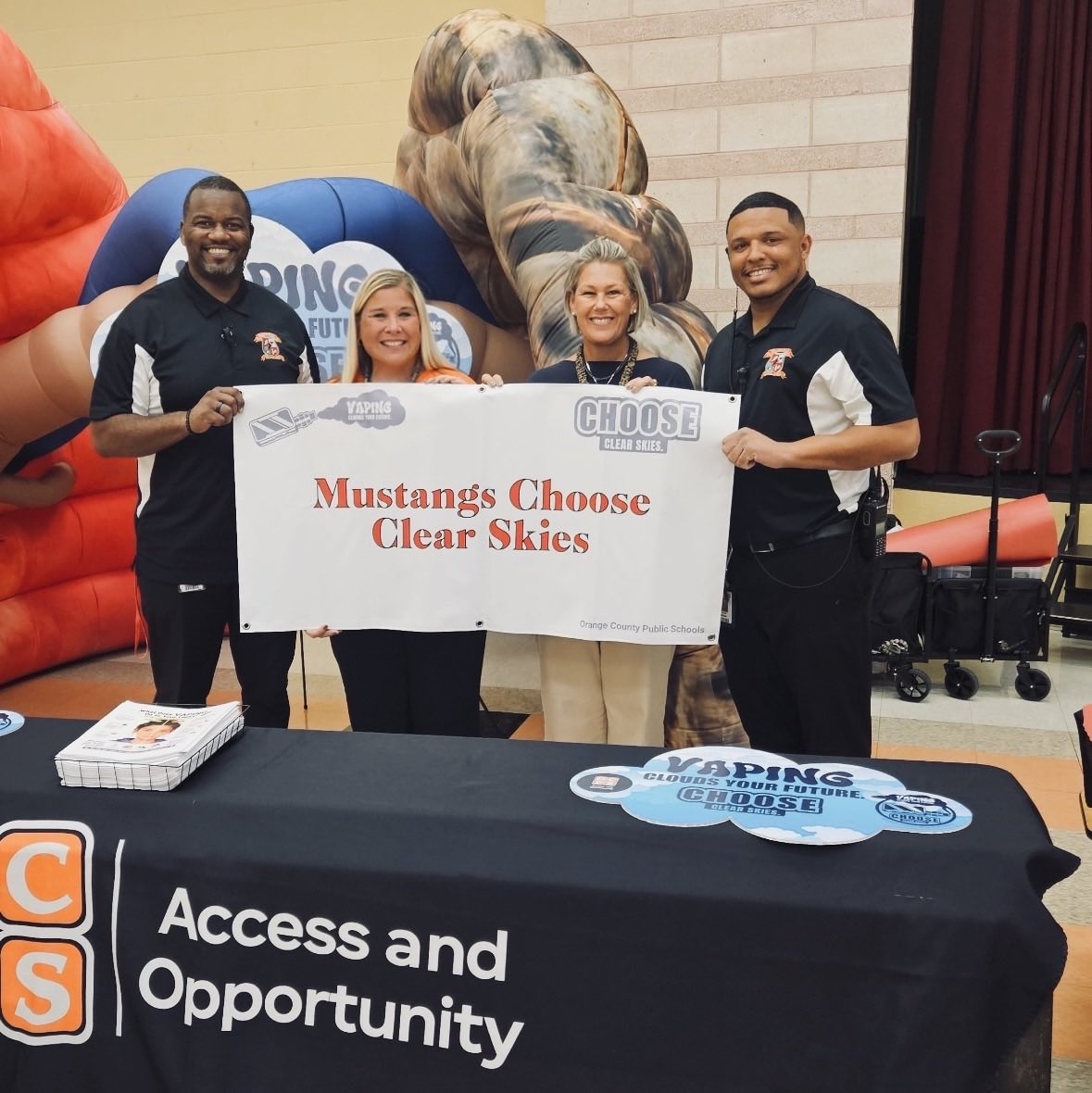 OCPSAO's tweet photo. Meadowbrook MS Mustangs pledged to be VAPE FREE!!! π«
Huge thank you to Principal Miller & the amazing staff for the warm welcome, and to Evans HS SGA for the incredible banner!
#VapeFree #MustangPride #OCPS #EvansSGA https://t.co/jv5ef91HDJ