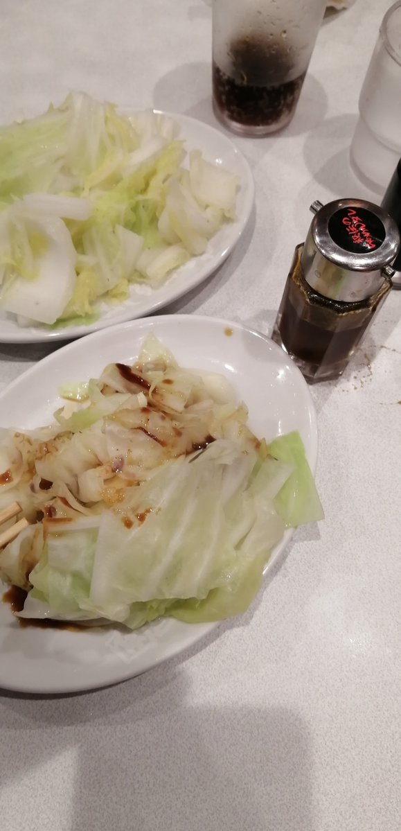 issatomokazu's tweet photo. 実は野菜摂取の為にラーメン花月行ってる🍥🍜

トッピングがゆであげた野菜そのまま来るので、
ラーメンダレかけてそのまま食べてます🤭
俺だけかな？ https://t.co/VzNjyk2RqW