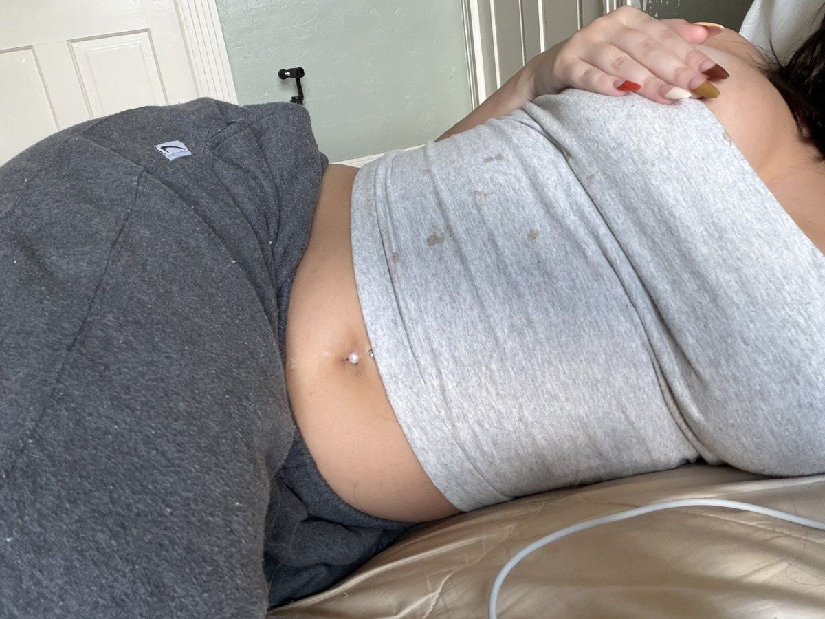 elizabethjsnie's tweet photo. oops got a stain on my shirt, help me take it off?? https://t.co/8cyL4On3U1