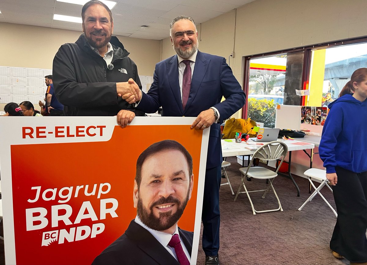 JagrupBrar1's tweet photo. Thanks my friend Abdel Karim Awwad for stopping by at my campaign office, and showing your support ✌️ https://t.co/aRPHBdySy8