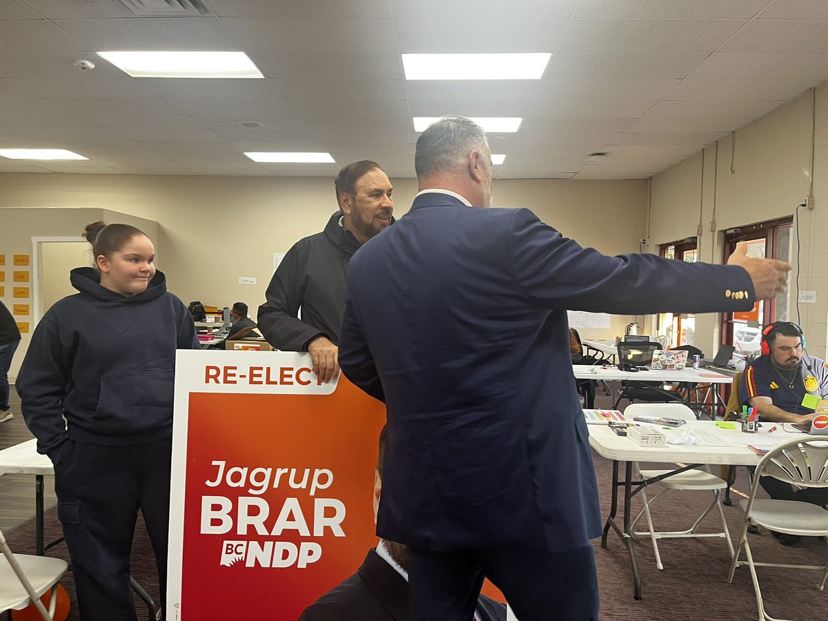 JagrupBrar1's tweet photo. Thanks my friend Abdel Karim Awwad for stopping by at my campaign office, and showing your support ✌️ https://t.co/aRPHBdySy8