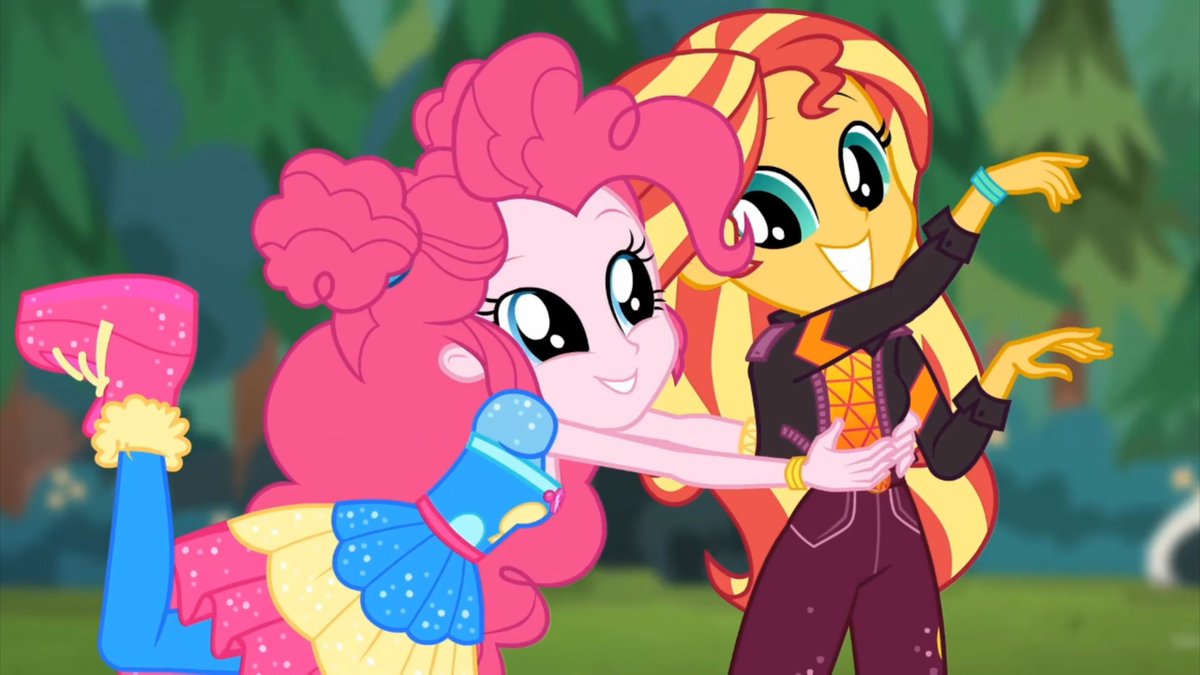 comfortsunpie's tweet photo. She loves hugging her girlfriend https://t.co/0Loy2aBZQ5