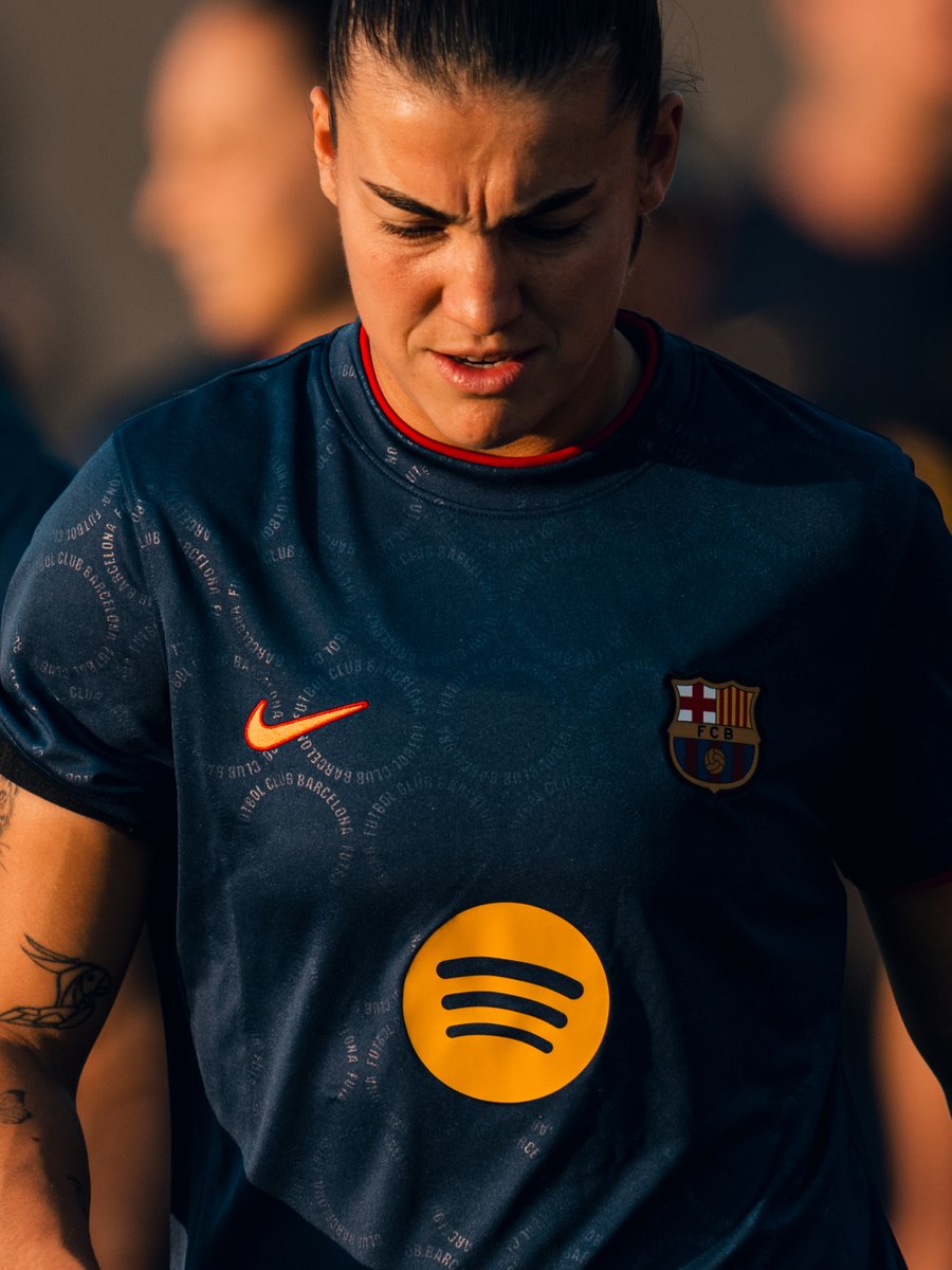 FCBfemeni's tweet photo. Dia de Barça, dia de Patri ⚽️
#uwcl https://t.co/HLgwgx4XpE