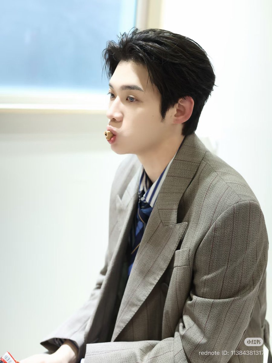 Nhi7cute's tweet photo. 윤식이의 파리 패션위크 무대 대박나길 온 마음으로 응원해! ⭐️⭐️⭐️

KIM YOON SIK PARIS FASHION WEEK  #KIMYOONSIKPFWSS27 #YoonSikInParis https://t.co/zaE3xPLexW