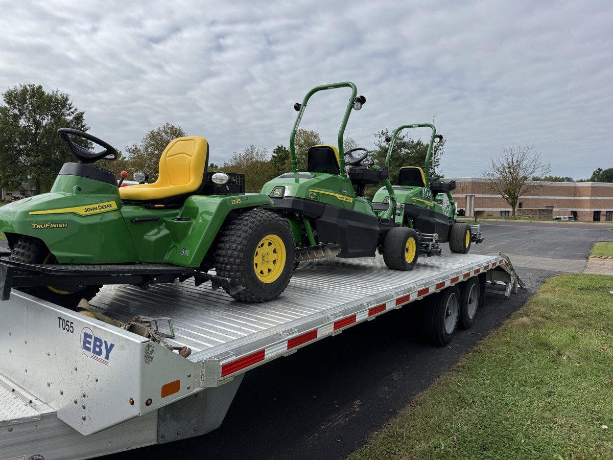 ckoennecker's tweet photo. Trying to stay under the radar with this quiet delivery,…⚡️ 🤫 @FinchTurf @JohnDeere https://t.co/J7K4kIwEFU
