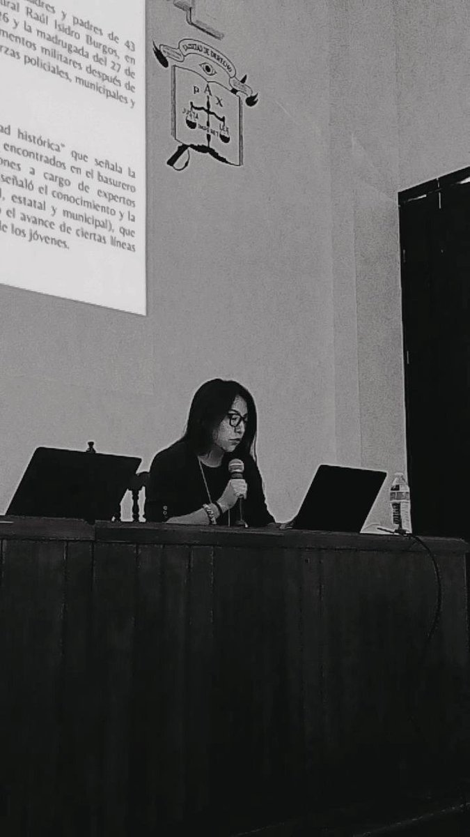 __Maikinho's tweet photo. @quehumillante en acción presentando "la canción popular en manifestaciones por Ayotzinapa: transformación y resignificación" de la mesa: dimensiones y apropiaciones de la Canción Política. https://t.co/O1zoac8jO6