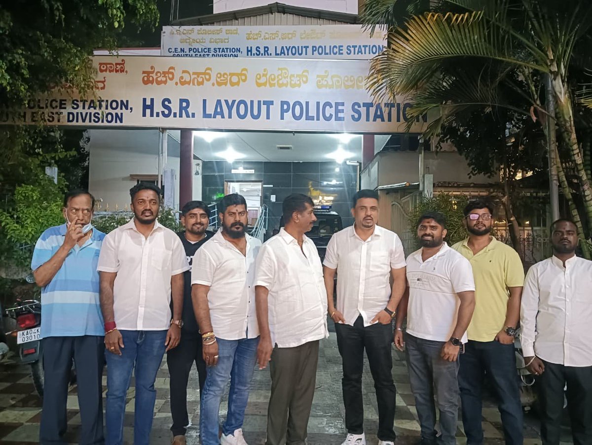 rajanna_rupesh's tweet photo. ಸದಾ ಕನ್ನಡಿಗರ ಪರ ನಾವು..
HSR ಲೇಔಟ್ ಘಟನೆ ಆಟೋ ಚಾಲಕನ ಪರವಾಗಿ ಠಾಣೆಗೆ ಭೇಟಿ ನೀಡಿದ್ದೇವೆ.
ಆಟೋ ಚಾಲಕನಿಗೆ ನ್ಯಾಯ ಸಿಕ್ಕಿದೆ.
ಪ್ರತಿದೂರು ಆಗಿದೆ.
ಅವಶ್ಯಕತೆ ಬಿದ್ದರೆ ಸಂಪೂರ್ಣ ಕಾನೂನು ನೆರವು ಚಾಲಕನಿಗೆ ನೀಡಲು ನಾವು ಸಿದ್ದವಿದ್ದೇವೆ.
ಸತ್ಯ ಪರಿಶೀಲಿಸಿ ಕನ್ನಡ ಚಾಲಕನಿಗೆ ನ್ಯಾಯ ನೀಡಿದ HSR ಠಾಣೆ ಆರಕ್ಷಕ ಸಿಬ್ಬಂದಿಗೆ ಧನ್ಯವಾದಗಳು. https://t.co/zShyLSUnH0