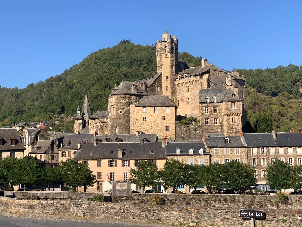 Desomag's tweet photo. Château d’Estaing, Aveyron, France 🇫🇷 https://t.co/V54Yeg54uk