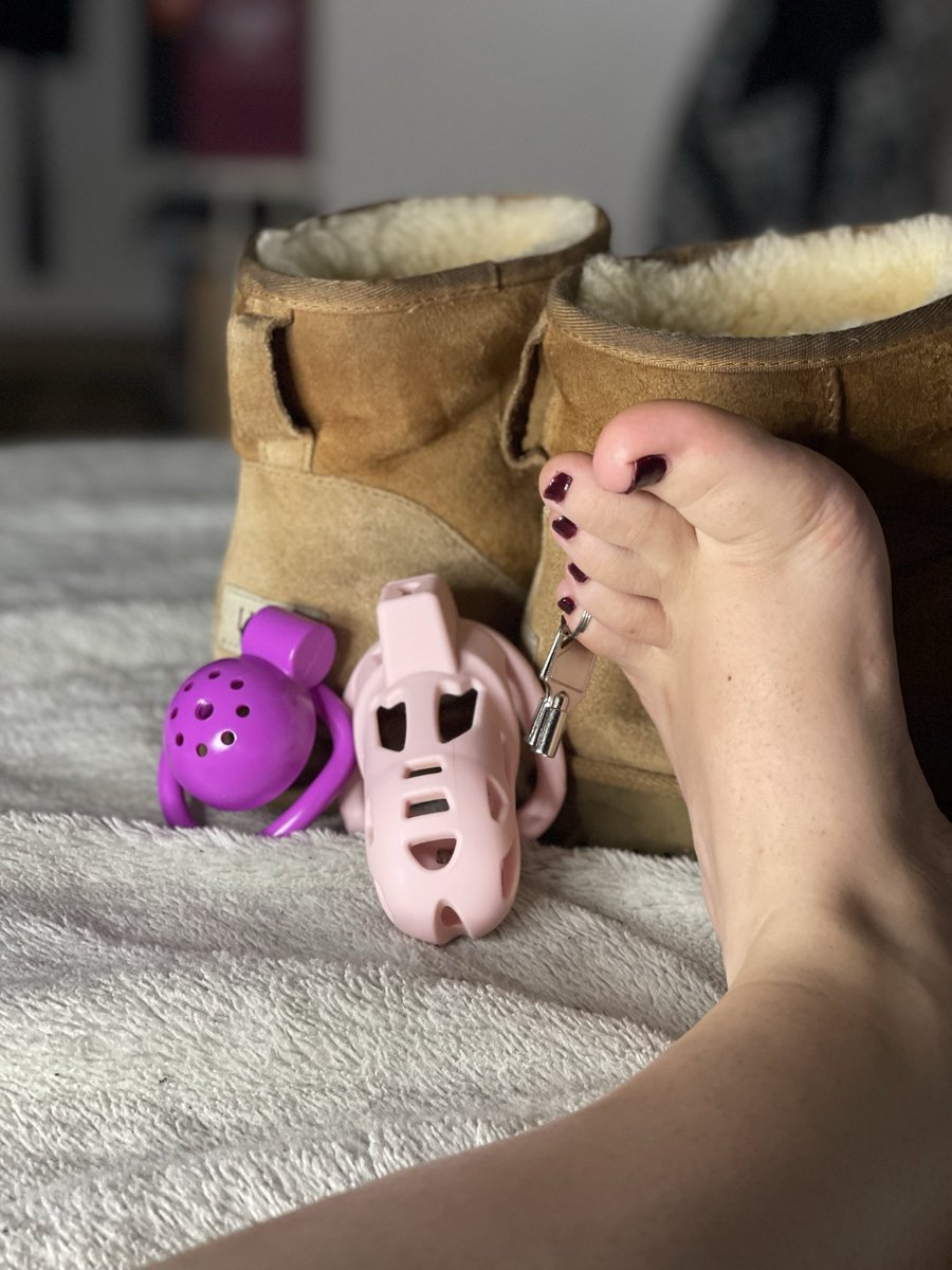 Antique_Abroad's tweet photo. If your locking your self up tonight, hand the key over and I’ll keep it safe 😉 x
#feet #footfetish #fansly #toes #trans #nonbinary #femboy #throne #cutetoes #feetseller #footsub #foot #youpay #nsfw #treatme #spoilme #goddess #piggy #findom #locktober https://t.co/Cm0P5v8pZ7