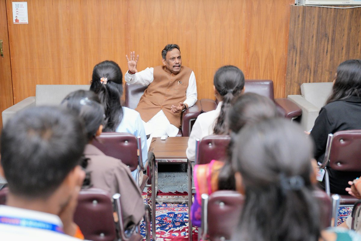 TawdeVinod's tweet photo. New faces, the same restless curiosity.

The second batch of Campus se Sansad is here, and with each batch the idea is growing beyond a single campus and is becoming something shared.

My years in student politics taught me that democracy is not something you watch from a distance. You take part in it. Every student who goes through this programme and sees our institutions up close takes a little of that lesson home and passes it on.

Young India is not waiting in the wings. It is already shaping the nation, in its questions, its choices and its convictions. It is a privilege to be in the room with them.

#CampusSeSansad