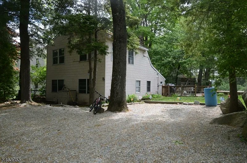 exclusiveprop's tweet photo. 🏡 NEW LISTING | 10 Allaire Rd., Hewitt, NJ 07421
💰 $365,000

🛏️ 3 Beds
🛁 2 Baths
📐 6,969 Square Foot Lot

🌲 Lake Living. Four Seasons. Endless Possibilities.
Welcome to this charming Colonial nestled on a peaceful private road in the desirable Upper Greenwood Lake community.

✨ Home Features:
• Brazilian cherry hardwood floors
• Open living & dining areas
• Cozy fireplace
• Eat-in kitchen
• First-floor bedroom & full bath
• Laundry area
• Spacious outdoor deck

🌊 Enjoy the Upper Greenwood Lake lifestyle!

Spend your summers boating, fishing, kayaking, relaxing at the private beach, or enjoying the surrounding hiking trails. With motorized boating permitted on the lake and nearby ski areas for winter recreation, there's something to enjoy all year long.

Whether you're looking for a year-round home, weekend getaway, or lake retreat, this could be the opportunity you've been waiting for.

📍 10 Allaire Rd., Hewitt, NJ 07421

📞 Monis Young, Broker: (201) 803-2864
☎️ Office: (201) 796-7777
🌐 https://t.co/dkjvsLjmI8

#NewListing #HewittNJ #UpperGreenwoodLake #GreenwoodLake #NJRealEstate #NewJerseyRealEstate #LakeHouse #LakeLiving #HomeForSale #NJHomesForSale #RealEstate #DreamHome #HouseHunting