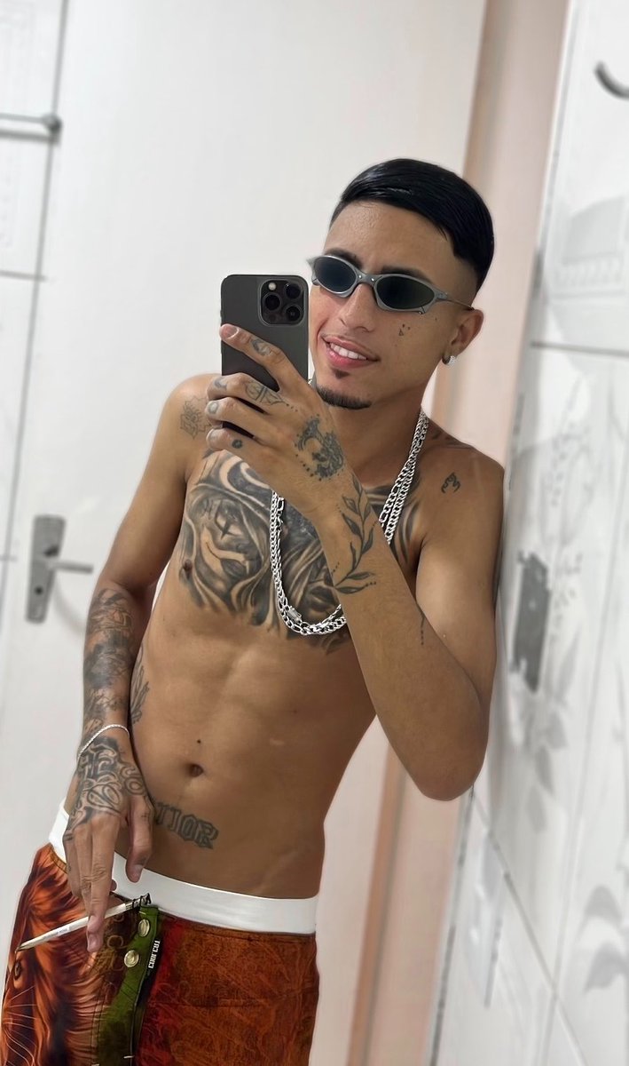 Mateushenriqqe's tweet photo. Eae chupa ou senta ?🥵🍆

https://t.co/jmvcQovbJn https://t.co/4qNpfS1blT