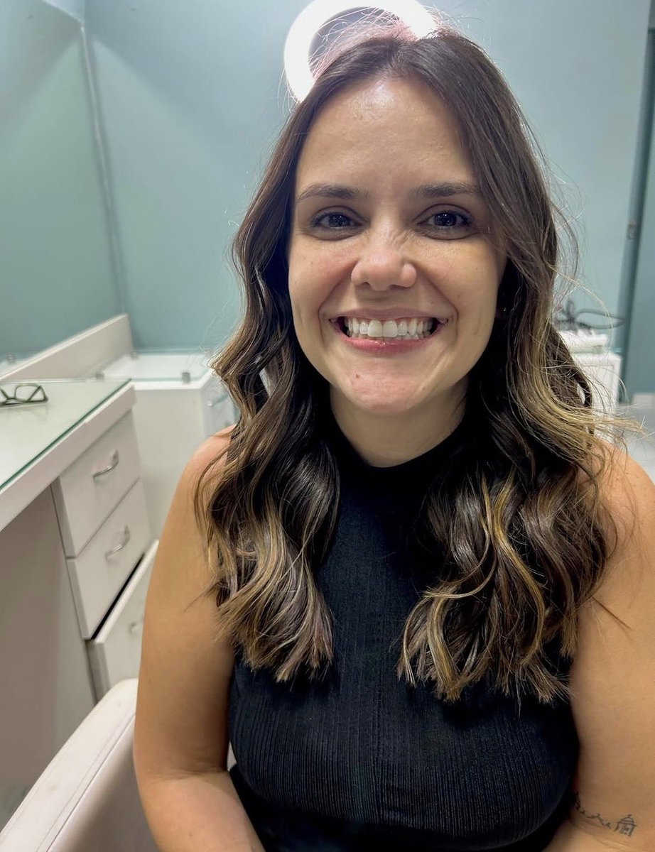 SalaoContraste's tweet photo. ✨ Um sorriso iluminado faz toda a diferença.
O clareamento é sobre realçar o que você já tem de mais bonito: a sua confiança ao sorrir. 😁🤍
Resultado natural, harmônico e cheio de autoestima para você sorrir sem medo de ser feliz. https://t.co/oLYQcZCx5T