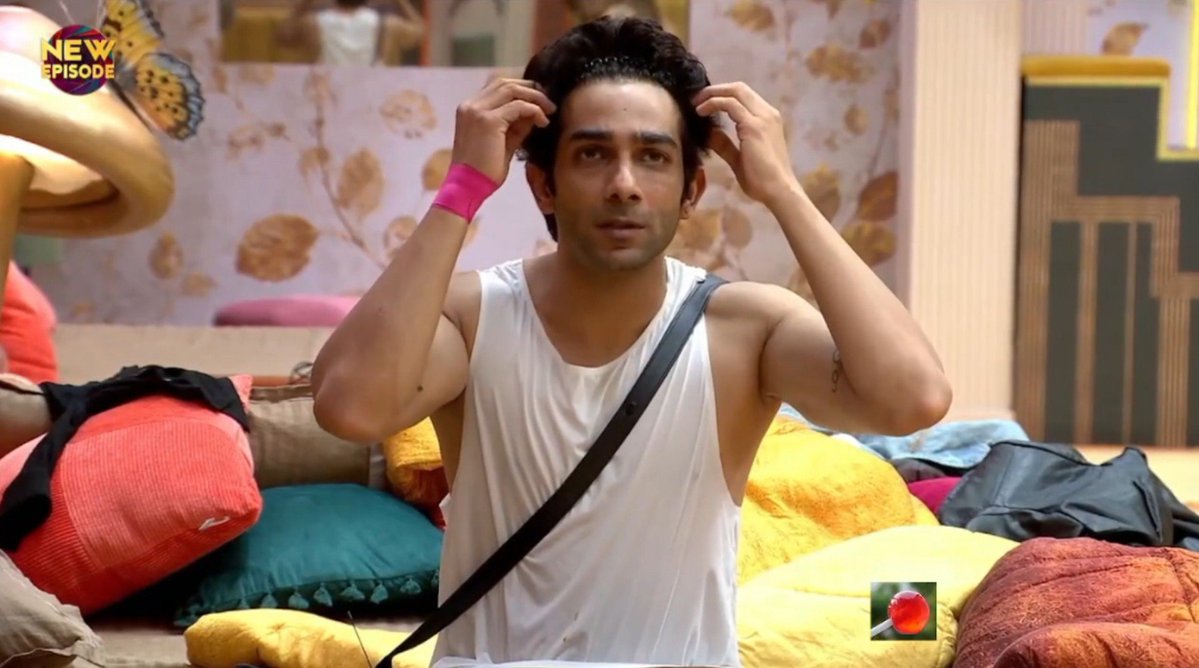 oye_swagyy's tweet photo. If Asteen k saanp had a face🐍

#QaziTouqeer #BiggBoss20 #BB20 https://t.co/J0mPzR8pZe