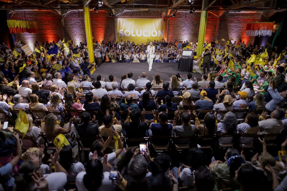maurimaluff's tweet photo. ¡Una nueva Asunción ya está cerca! Con tu voto este domingo, Sole será intendenta y Mauri Maluff concejal.

Votá lista 3, opción 3.💚 https://t.co/Pwv9wchMbr