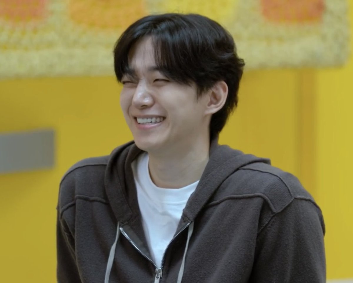 jh_lovenextlife's tweet photo. #이준호 #LEEJUNHO
#O3Collective #O3cltv 
새벽잊시💛🍑💛
✨️1185번째✨️잊나잇
오늘도 
9월도 고생했어 
잘 자💗💗💗
준호의 웃음소리가
너무 듣기 좋다
자연스럽고 편안한 
모습도 너무 이쁘고🫶🫶 https://t.co/8ytzEZ8SOz