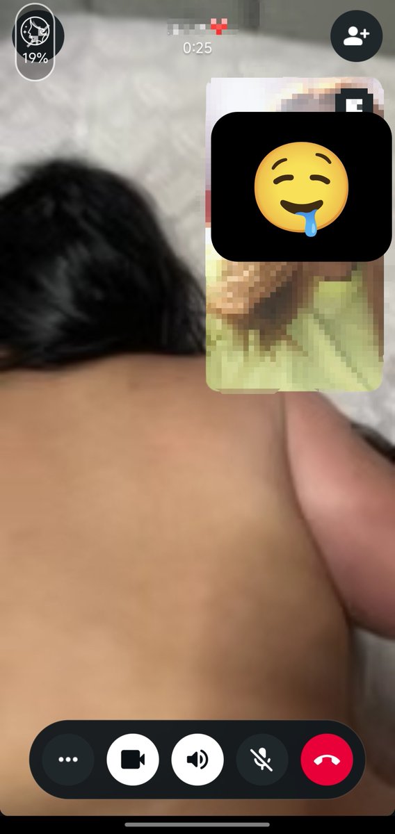 Esme6926's tweet photo. Prestando a mi marido🔥 @maxnsamlove

Cuando dice que 
“no tiene muchas ganas” y tres Doritos después… 🔥

Bueno, aparentemente las ganas sí llegaron.🔥🤤💦😈🍆🍑 https://t.co/33z6fbPLcQ