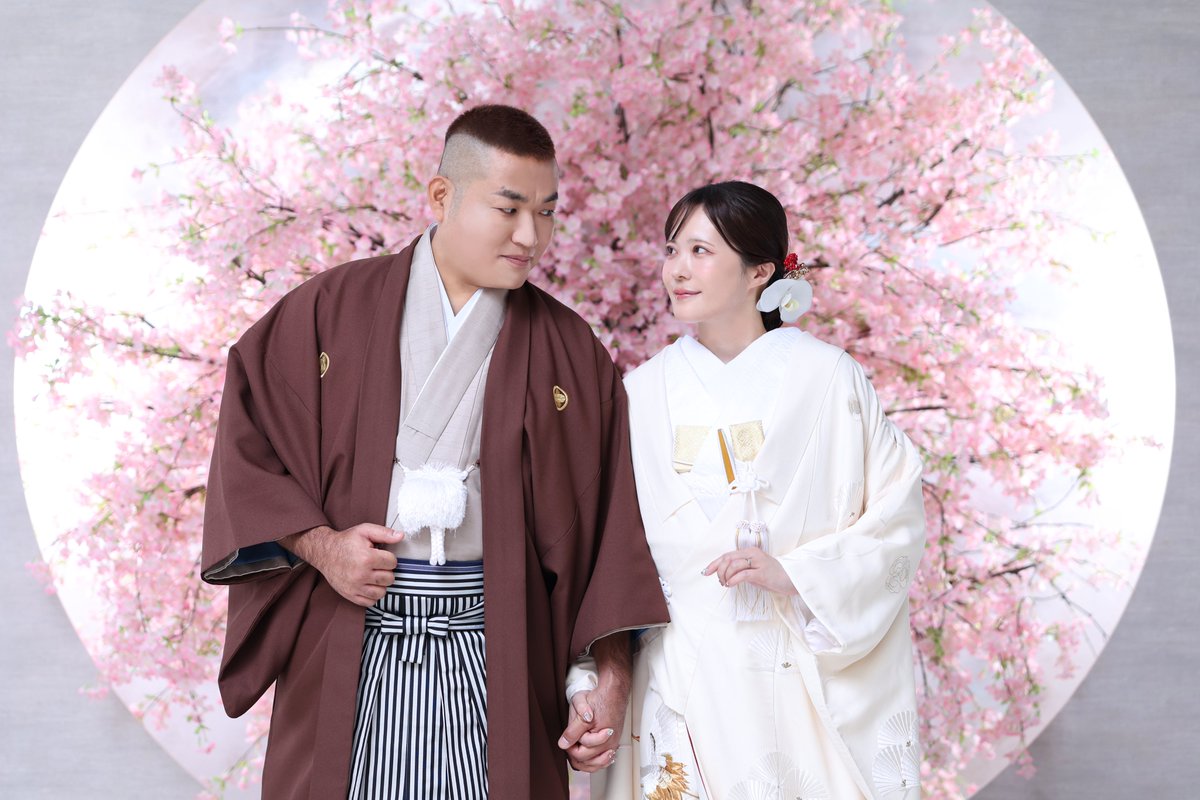 kurageyaming's tweet photo. 🌸結婚しました！🌸
お相手は霧を晴らしてくれる太陽のような
素敵な人です🌞

これからはえっちな人妻として
更にすけべ活動に磨きをかけ
更に淫夢動画を沢山見て
更に配信もいっぱいします🌟

これからも変な人なのは変わりませんが
やみんをよろしくお願いします！ https://t.co/YWkJFPCdqX
