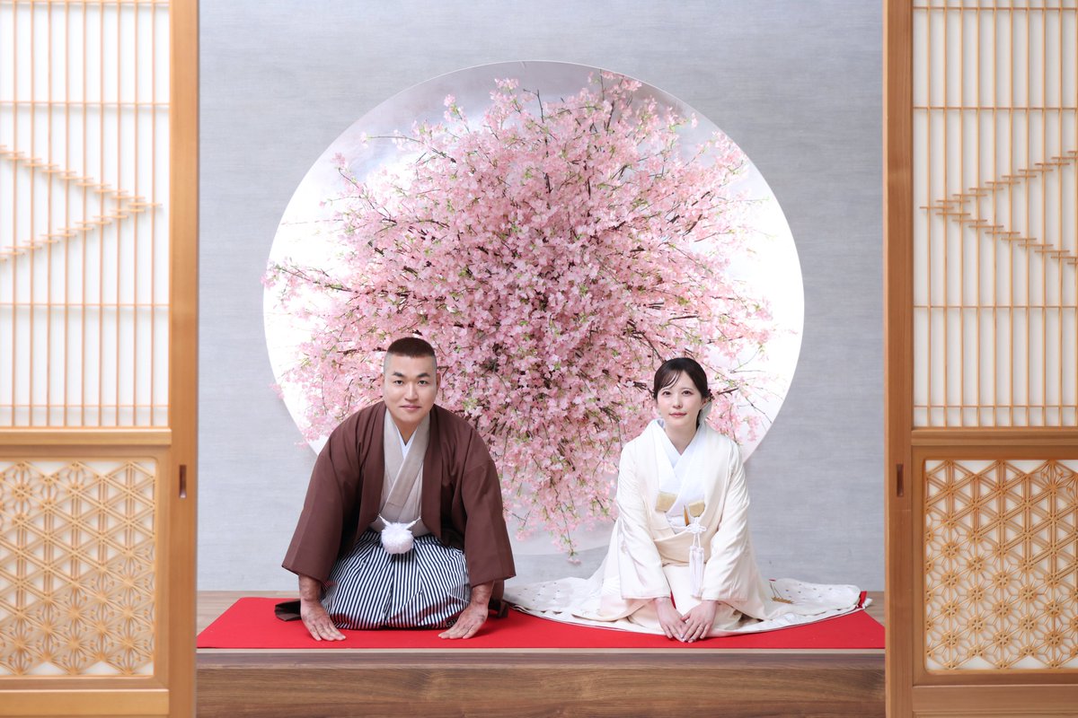 kurageyaming's tweet photo. 🌸結婚しました！🌸
お相手は霧を晴らしてくれる太陽のような
素敵な人です🌞

これからはえっちな人妻として
更にすけべ活動に磨きをかけ
更に淫夢動画を沢山見て
更に配信もいっぱいします🌟

これからも変な人なのは変わりませんが
やみんをよろしくお願いします！ https://t.co/YWkJFPCdqX