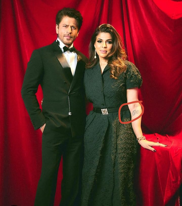 Gurdayal_1984's tweet photo. यह है Shahrukh Khan की मैनेजर Pooja Dadlani 

हाल ही में इन्होंने मुंबई के बांद्रा में तीन लग्जरी अपार्टमेंट खरीदे हैं जिनकी कुल कीमत ₹38.21 करोड़ बताई जा रही है

उनकी महीने की सैलरी ₹70 Lakh मिलती है

जो कि यह सबसे Richest Celebrity Manager मानी…View More https://t.co/z3IaMlbobY