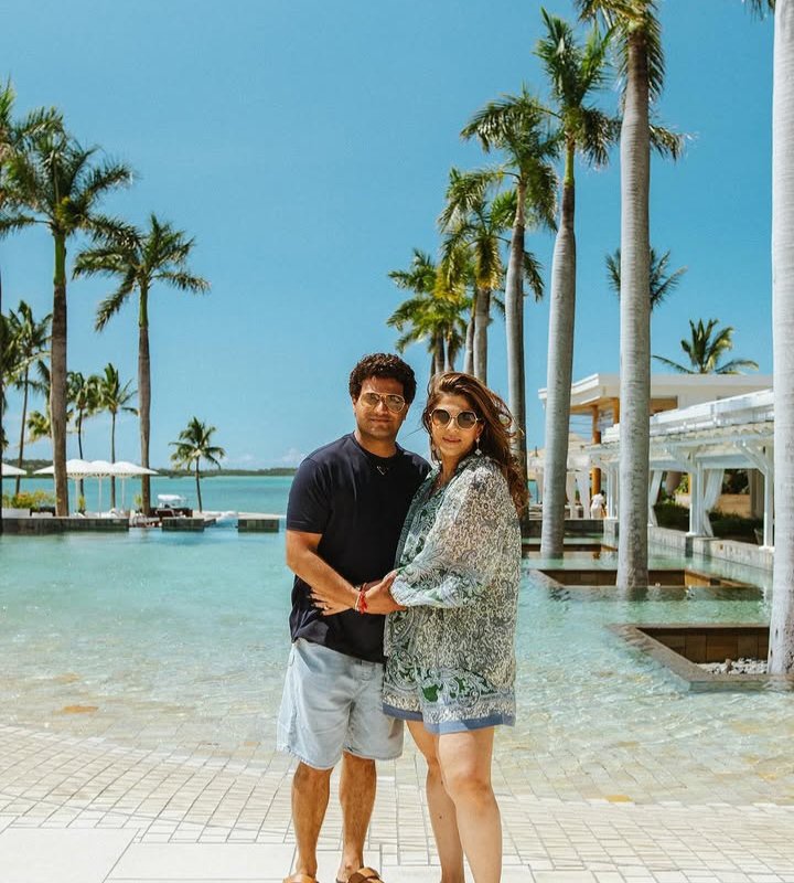 Gurdayal_1984's tweet photo. यह है Shahrukh Khan की मैनेजर Pooja Dadlani 

हाल ही में इन्होंने मुंबई के बांद्रा में तीन लग्जरी अपार्टमेंट खरीदे हैं जिनकी कुल कीमत ₹38.21 करोड़ बताई जा रही है

उनकी महीने की सैलरी ₹70 Lakh मिलती है

जो कि यह सबसे Richest Celebrity Manager मानी…View More https://t.co/z3IaMlbobY