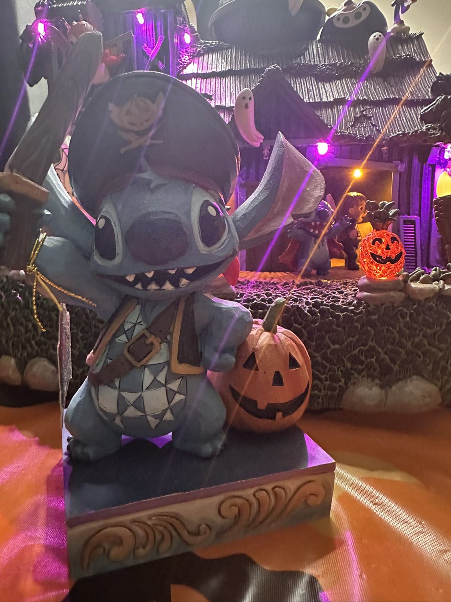 PrincessTiffD23's tweet photo. Happy #HumpDay from Pirates Stitch 🏴‍☠️ https://t.co/NU616mRu5F
