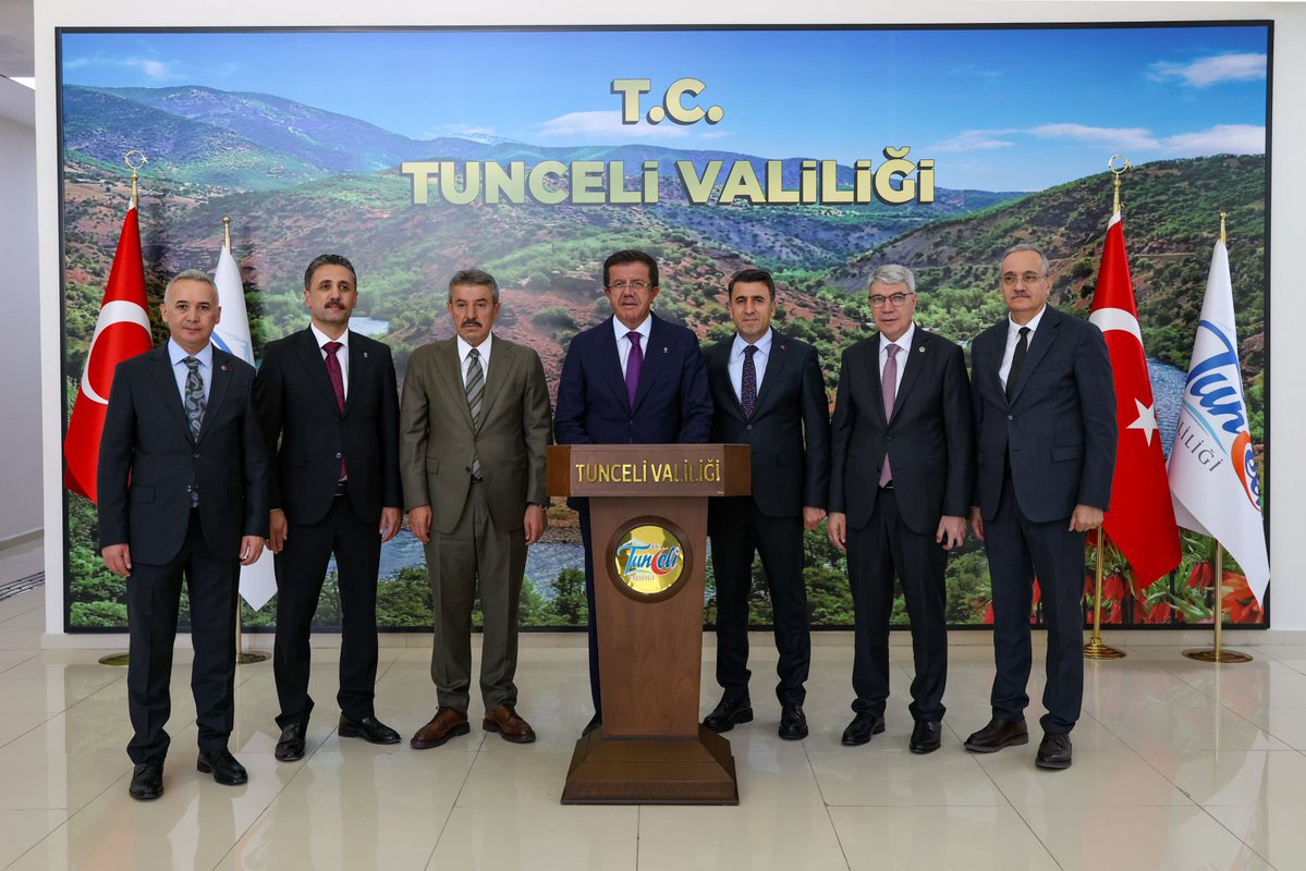 TatarArslan's tweet photo. 📍 Tunceli Valiliği

Genel Başkan Yardımcımız ve Ekonomi İşleri Başkanımız Sayın Nihat Zeybekci ve kıymetli heyetimizle birlikte, Tunceli Valimiz Sayın Şefik Aygöl’ü ziyaret ettik.

Tunceli’mizin ihtiyaçlarını, devam eden çalışmaları ve şehrimize kazandırılan yatırımları değerlendirerek istişarelerde bulunduk.

Sayın Valimize nazik ev sahipliği ve misafirperverlikleri için teşekkür ediyor; çalışmalarında başarılar diliyoruz.

@RTErdogan 
@ZeybekciNihat 
@sefikaygol 
@ekonomiisleri