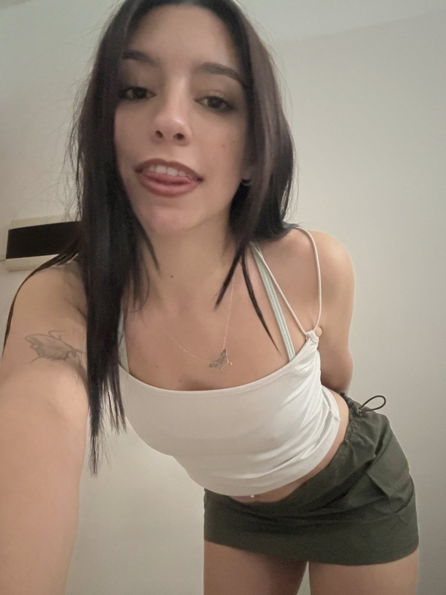mooniegoldmg6n's tweet photo. just grinning for no reason https://t.co/7xoup9Tgb7