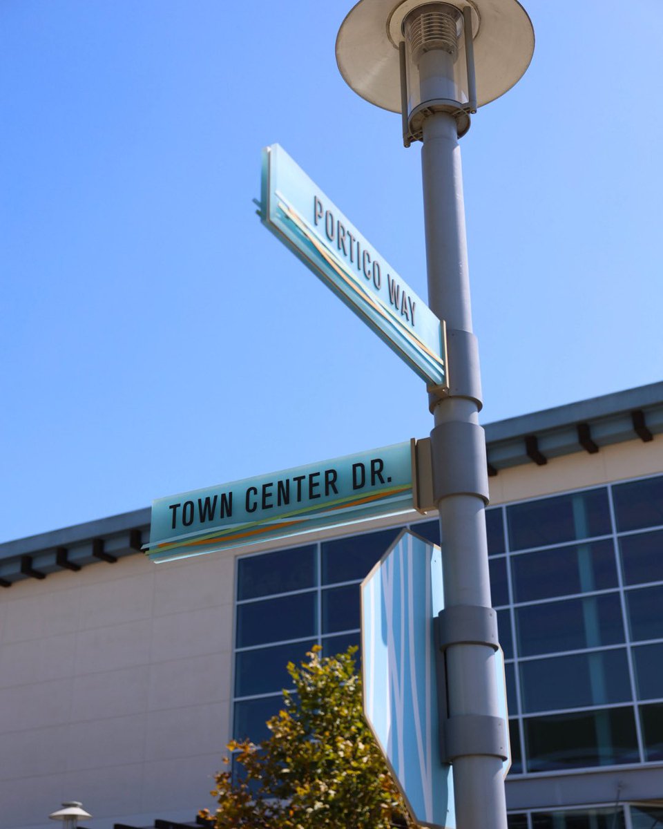 TheCollectionRP's tweet photo. It's all in the little details. From colorful banners to unique street signs and thoughtful touches throughout the center, every detail helps create the welcoming atmosphere you know and love. Take a closer look during your next visit. https://t.co/TNJB3gxjYm